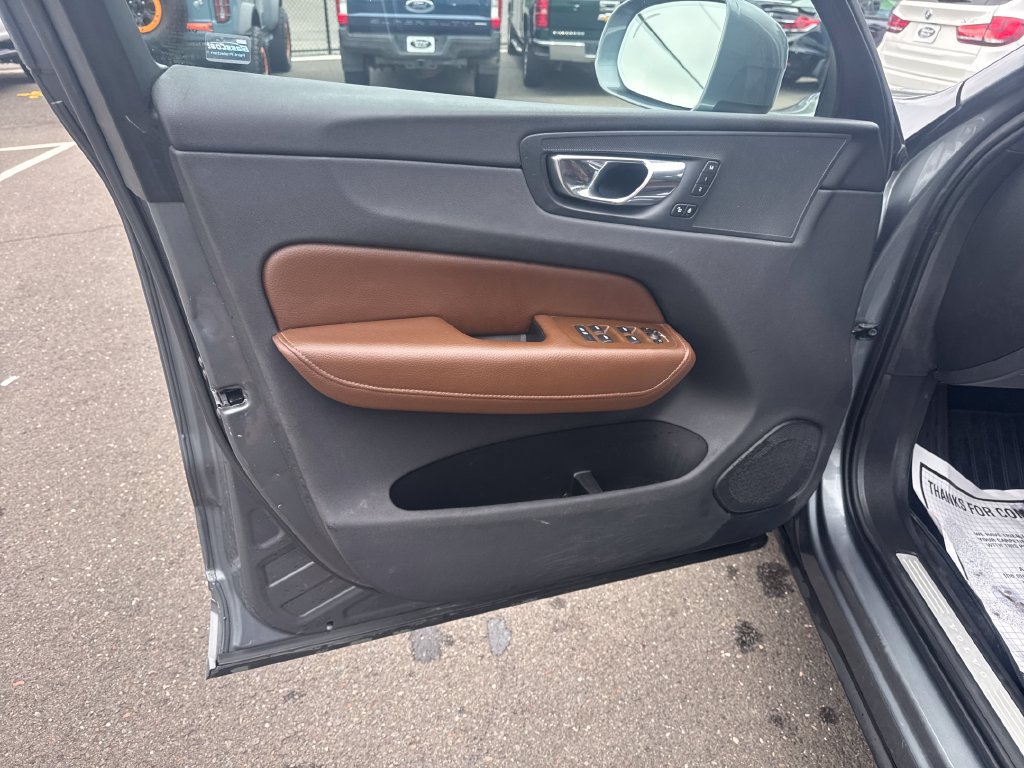Used 2018 Volvo XC60 T6 Inscription w/ Convenience Package AWD/4WD image 11