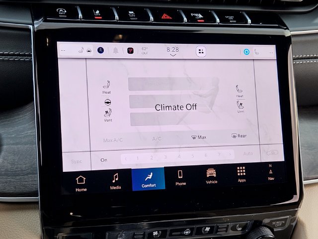 New 2025 Jeep Grand Cherokee Limited w/ Luxury Tech Group II RWD image 22