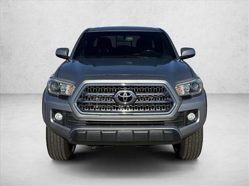 Used 2017 Toyota Tacoma TRD Off-Road w/ Premium & Technology Package image 2