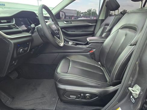 Used 2023 Jeep Grand Cherokee 4WD 4xe image 8
