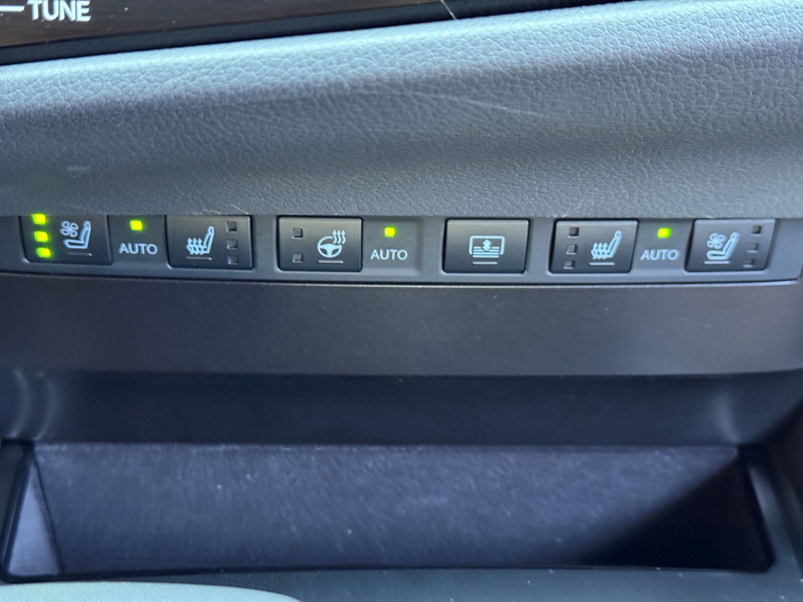Used 2024 Lexus ES 300h Ultra Luxury w/ Accessory Package (Z2) FWD image 32
