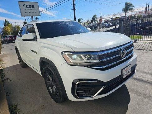 Used 2020 Volkswagen Atlas Cross Sport SE w/ Panoramic Sunroof Package AWD/4WD image 2