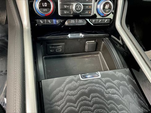 Used 2021 GMC Yukon Denali AWD/4WD image 15