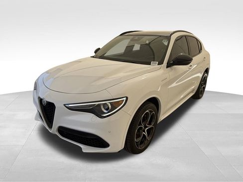 Used 2023 Alfa Romeo Stelvio Veloce AWD/4WD image 8