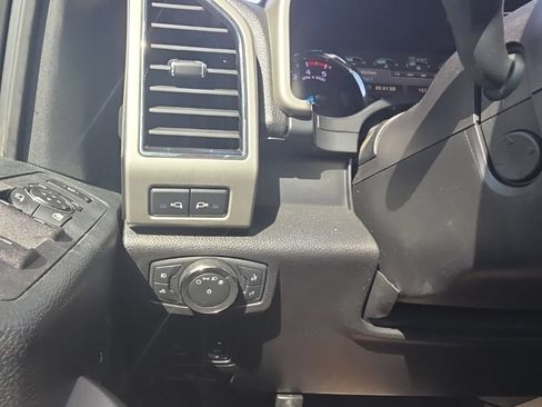Used 2018 Ford F250 Lariat w/ Lariat Ultimate Package AWD/4WD image 17
