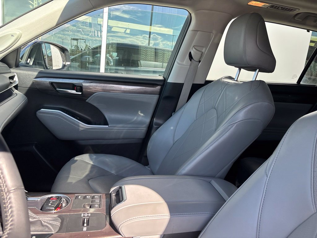 Used 2024 Toyota Highlander Platinum AWD/4WD image 13