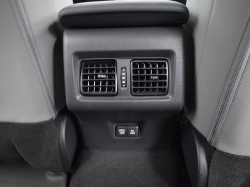 Used 2025 Toyota Camry SE image 14