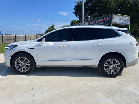 Used 2024 Buick Enclave Essence w/ Experience Buick Package FWD image 8