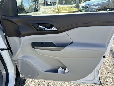 Used 2021 GMC Acadia SLT w/ Premium Package image 8