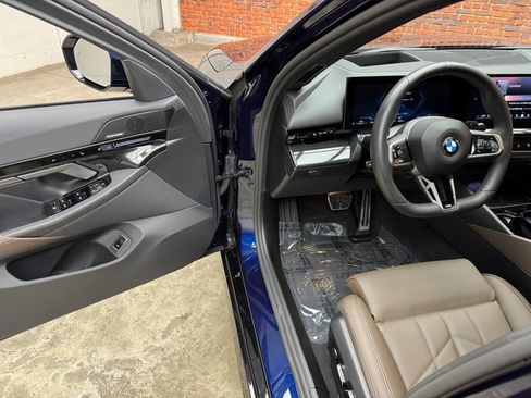 Certified 2026 BMW 530i xDrive w/ M Sport Package image 9