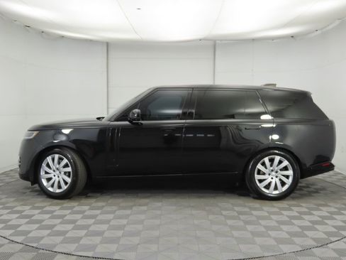 Used 2023 Land Rover Range Rover Long Wheelbase SE image 8