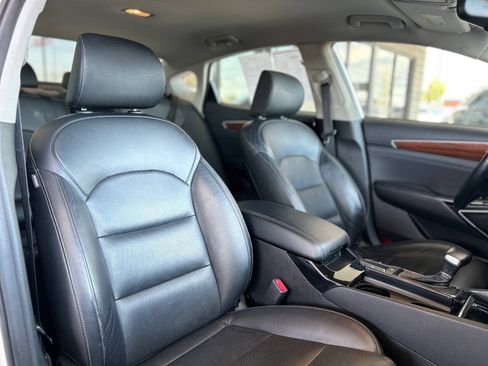 Used 2017 Kia Cadenza Premium FWD image 57