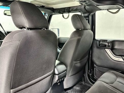 Used 2015 Jeep Wrangler Unlimited Sahara AWD/4WD image 23