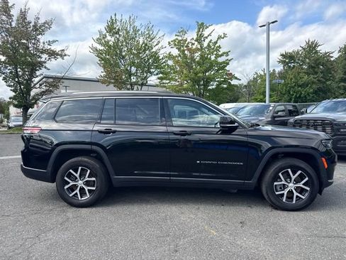 Used 2023 Jeep Grand Cherokee L Limited AWD/4WD image 14