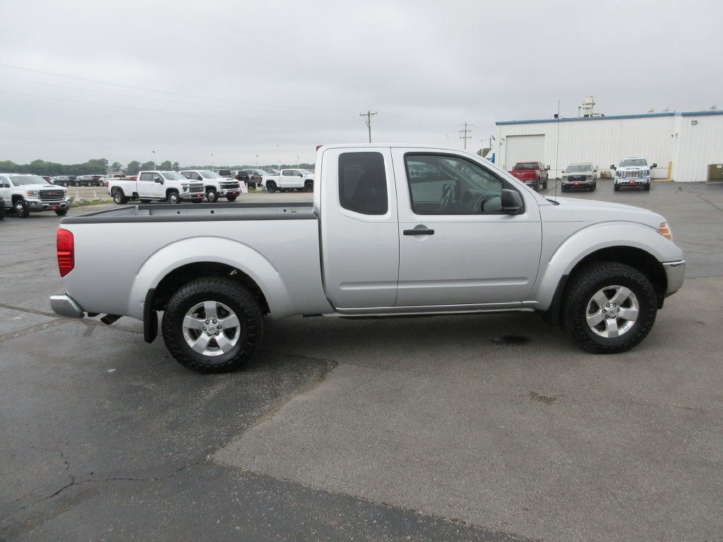 Used 2011 Nissan Frontier SV AWD/4WD image 2