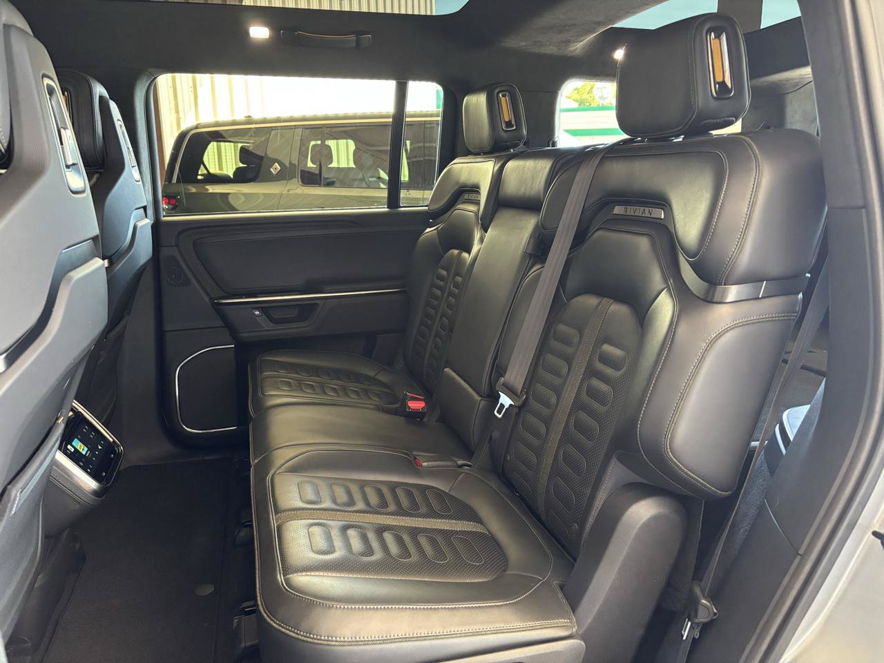 Used 2025 Rivian R1S Adventure Dual AWD/4WD image 23