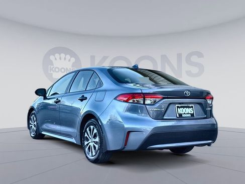 Used 2021 Toyota Corolla LE image 2