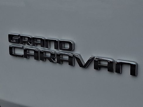 Used 2019 Dodge Grand Caravan SE image 29