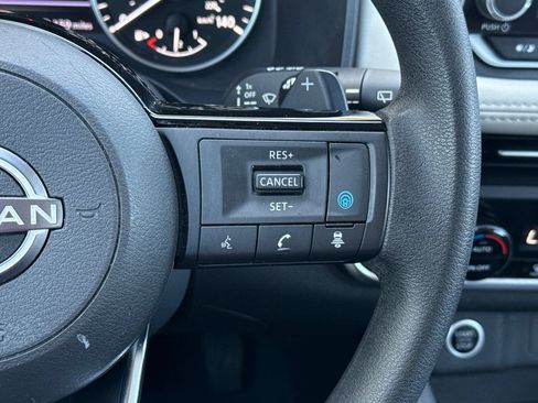 Used 2023 Nissan Rogue SV FWD image 31
