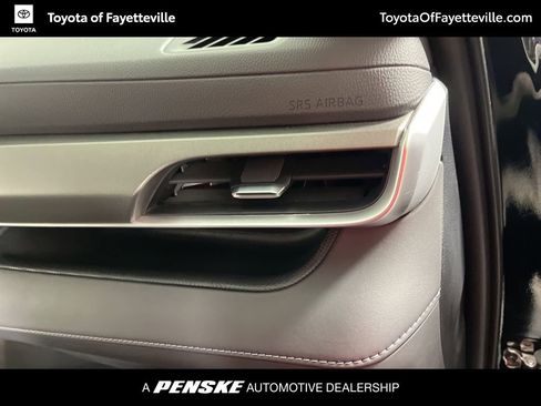 Certified 2022 Toyota Highlander L image 20