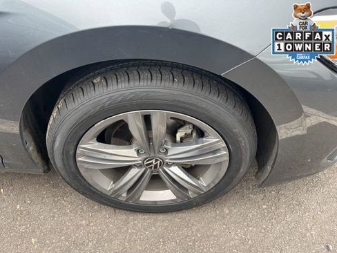 Used 2024 Volkswagen Jetta SE image 2