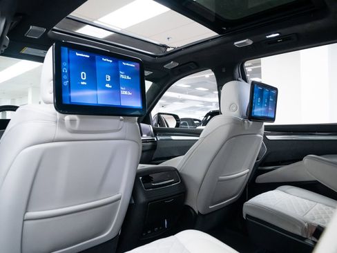 Used 2025 Cadillac Escalade V image 26