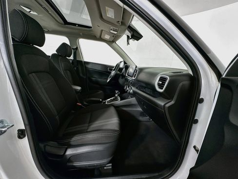 Used 2025 Hyundai Venue SEL FWD image 29