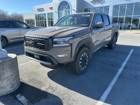 Used 2024 Nissan Frontier PRO-4X w/ Technology Package image 2