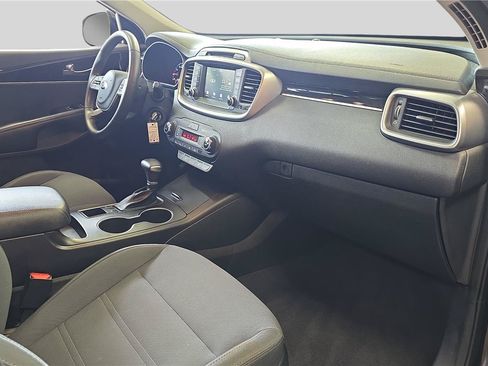 Used 2019 Kia Sorento FWD w/ LX Convenience Package image 16