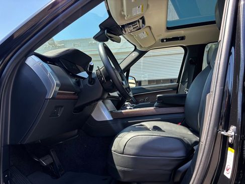 Used 2024 Land Rover Range Rover SE image 12