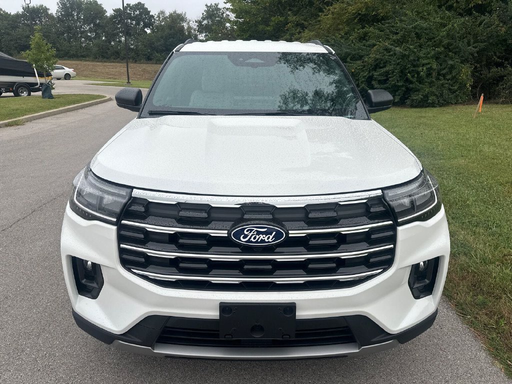 New 2027 Ford Explorer Active w/ Active Comfort Package AWD/4WD image 2