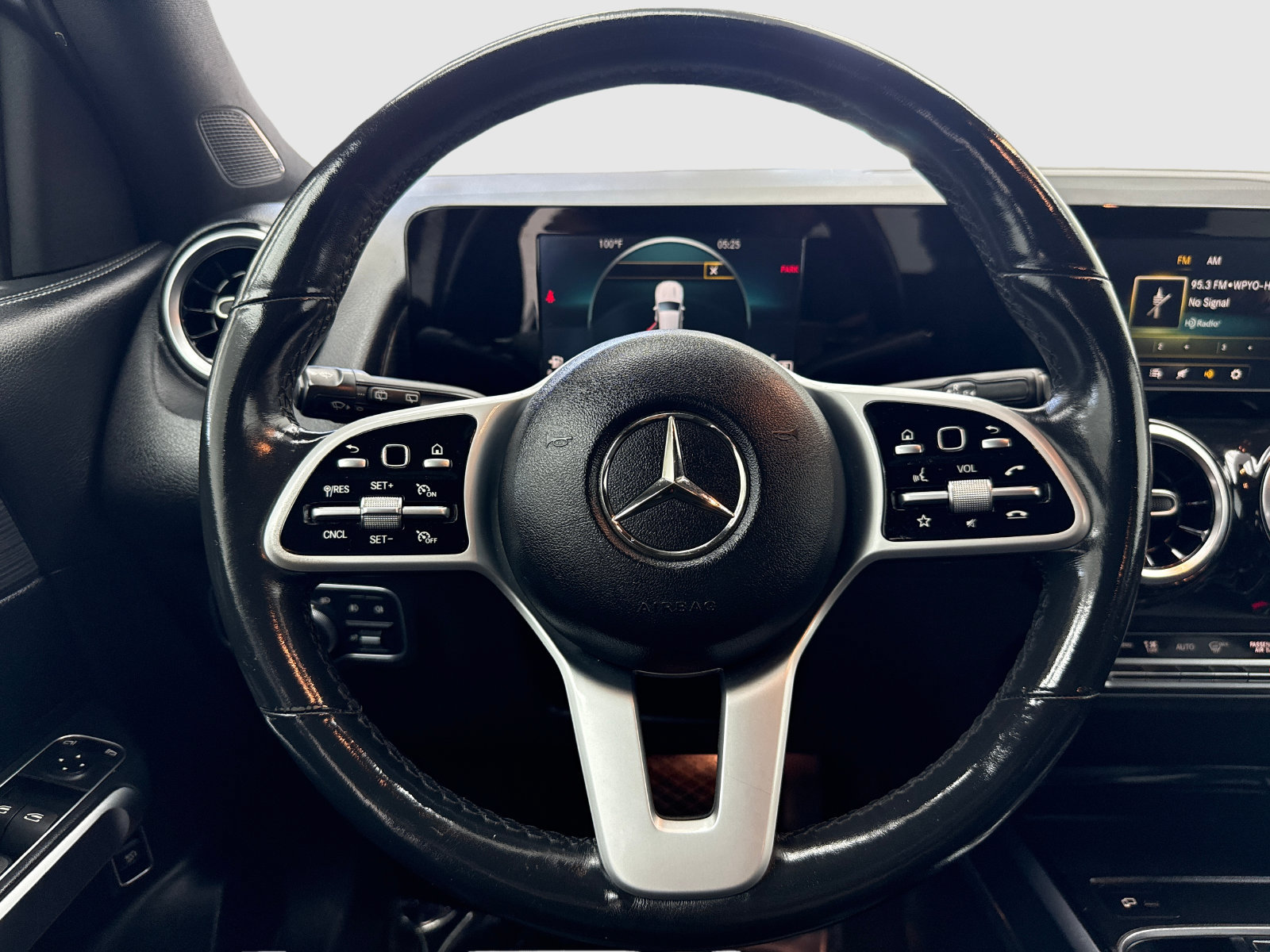 Used 2020 Mercedes-Benz GLB 250 4MATIC w/ Parking Assistance Package image 19