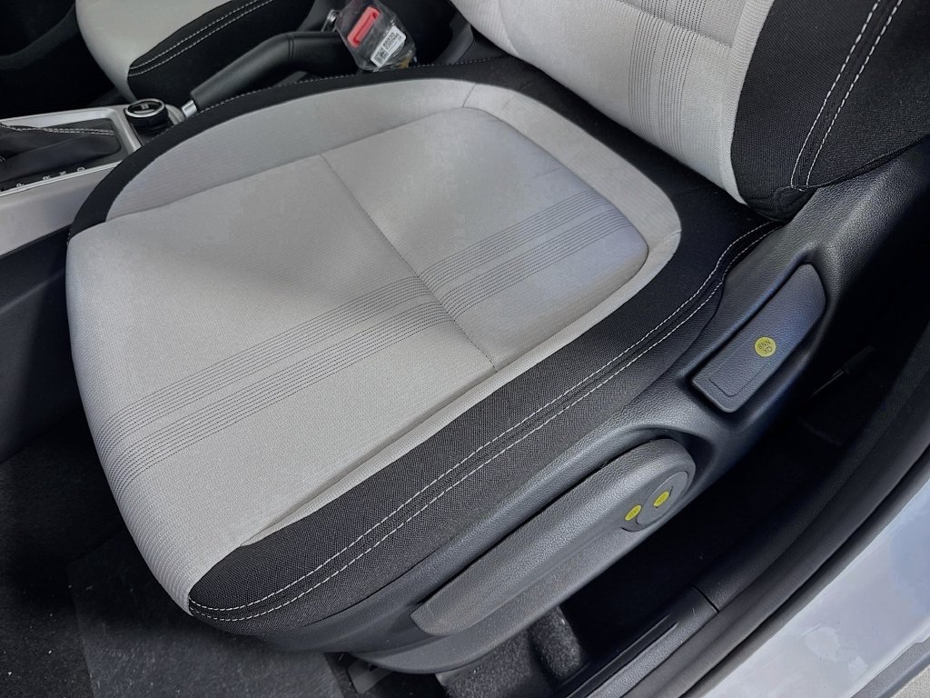Used 2025 Hyundai Venue SEL FWD image 24