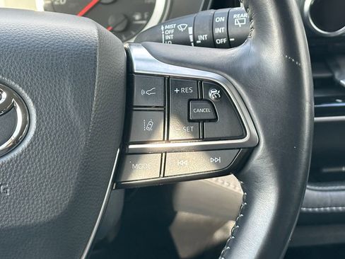 Used 2020 Toyota Highlander LE AWD/4WD image 22