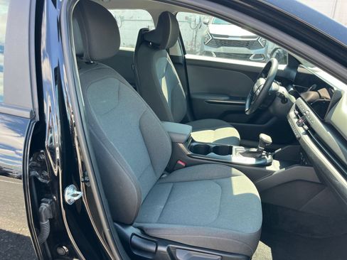 Used 2025 Kia K4 FWD image 36