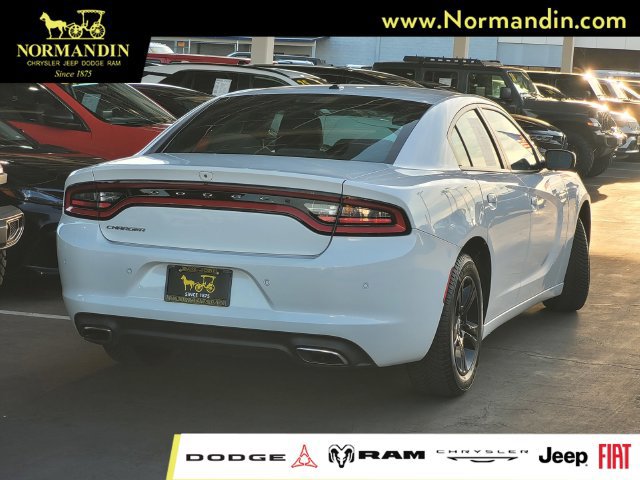 Used 2019 Dodge Charger SXT RWD image 3