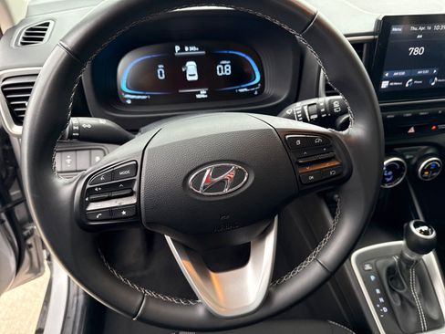 Used 2025 Hyundai Venue SEL image 19
