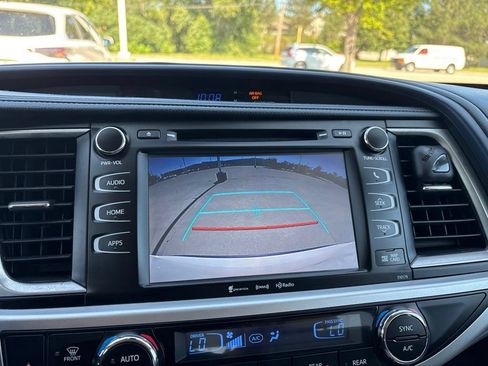 Used 2017 Toyota Highlander XLE AWD/4WD image 29