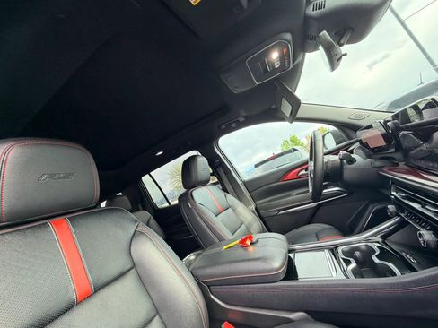 Used 2024 Chevrolet Traverse RS image 35