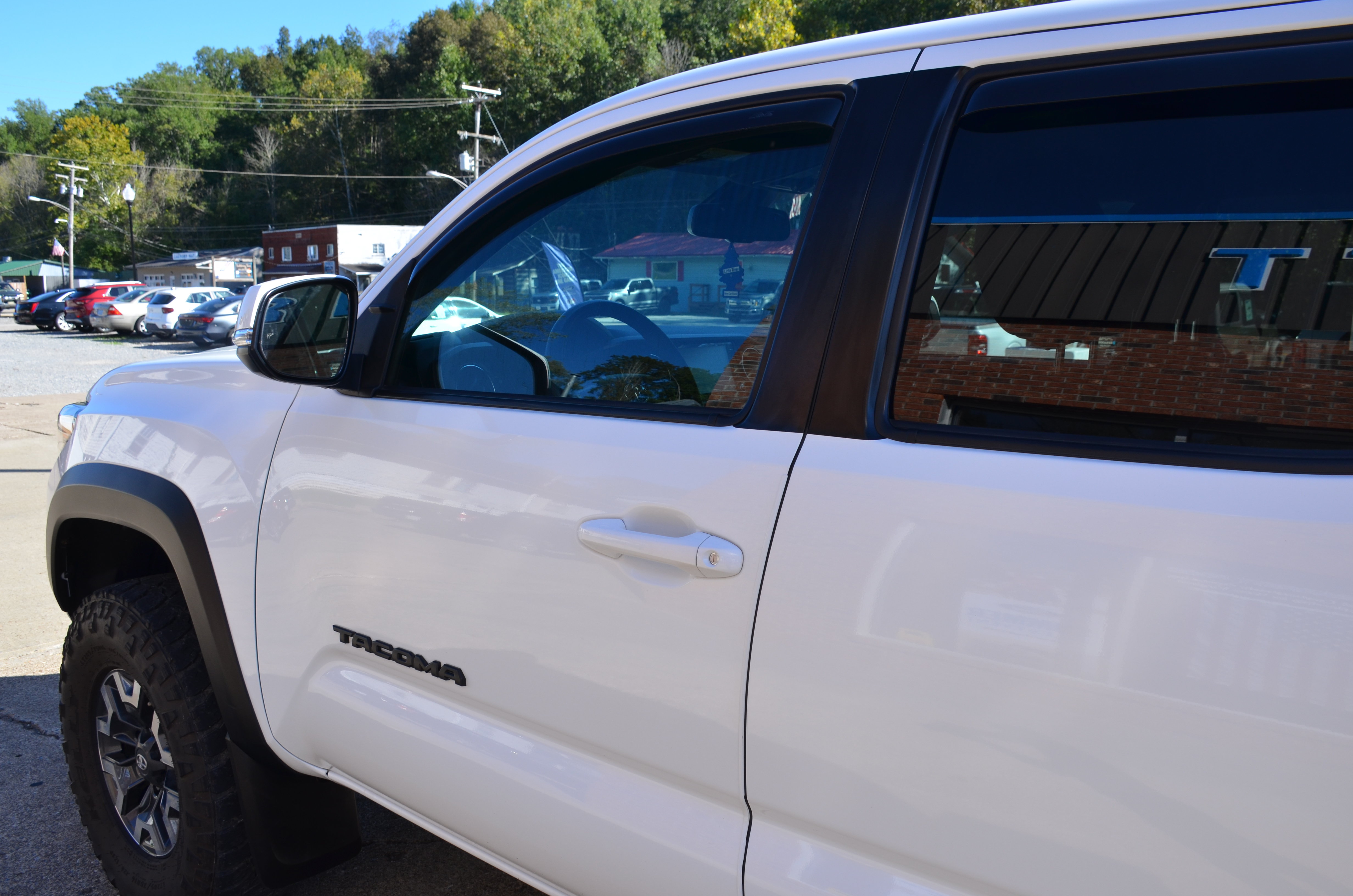 Used 2023 Toyota Tacoma TRD Off-Road w/ Technology Package AWD/4WD image 26