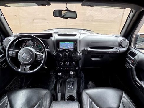 Used 2017 Jeep Wrangler Unlimited Sahara AWD/4WD image 13