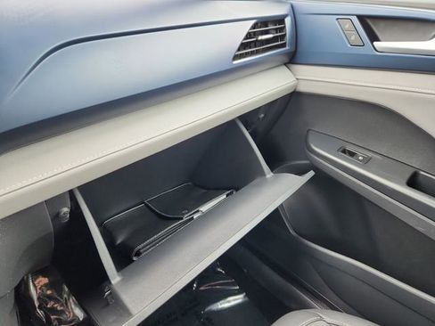 Used 2024 Volkswagen Taos SE image 43