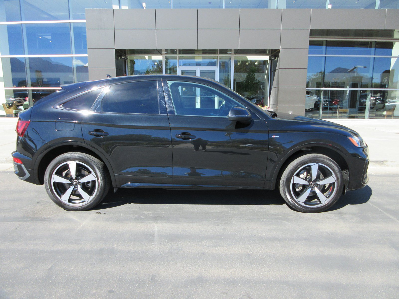 Used 2023 Audi Q5 2.0T Premium Plus w/ Premium Plus Package AWD/4WD image 11