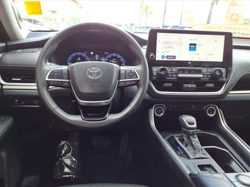 Certified 2024 Toyota Grand Highlander FWD image 8