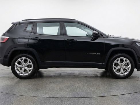 Used 2025 Jeep Compass Latitude image 11