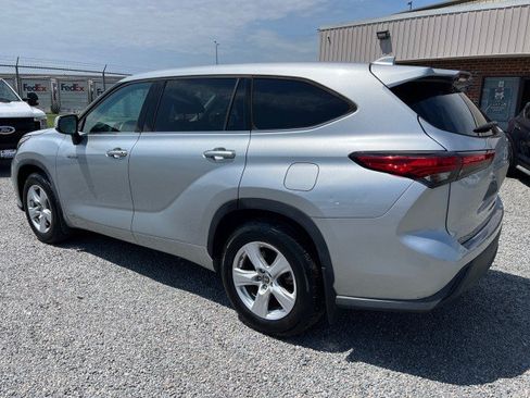 Used 2020 Toyota Highlander LE AWD/4WD image 9