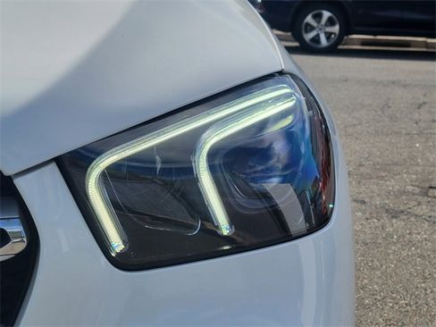 Certified 2022 Mercedes-Benz GLE 350 4MATIC w/ Premium Package image 9