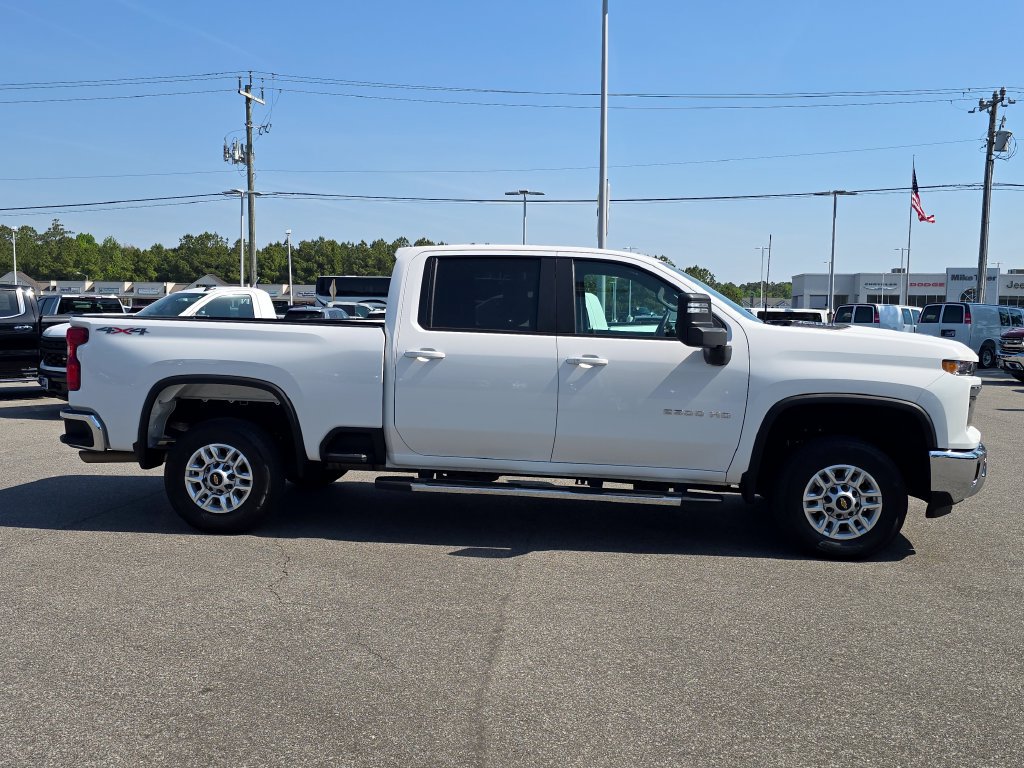Used 2025 Chevrolet Silverado 2500 LT w/ Convenience Package AWD/4WD image 2