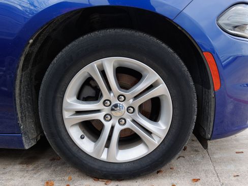 Used 2019 Dodge Charger SXT image 12