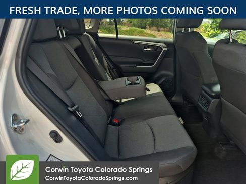 Used 2025 Toyota RAV4 XLE AWD/4WD image 11